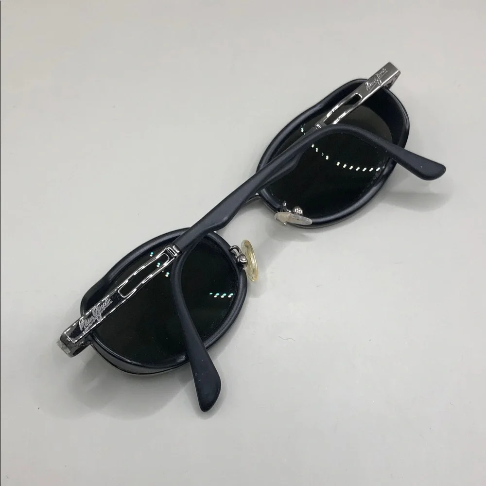 Maui Jim Sunglasses MJ-139 Makana Polarized 2M Black Silver Oval UNISEX
